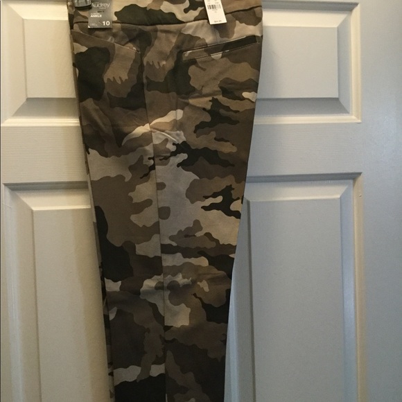 Holiday Top - Picture 3 of 5